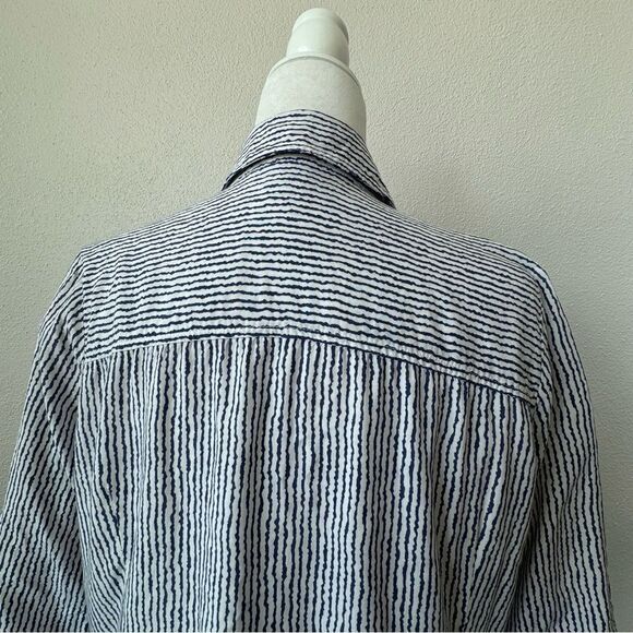 FDJ Button Down Blouse Blue White 3 / 4 Sleeve Pockets Button Tab SZ 12 - Picture 5 of 15